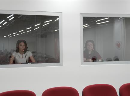 2_eszamanliceviri_kabin_disi